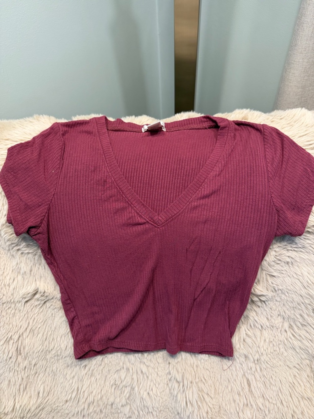 Bozzolo Ribbed V-Neck Crop Top - Plum